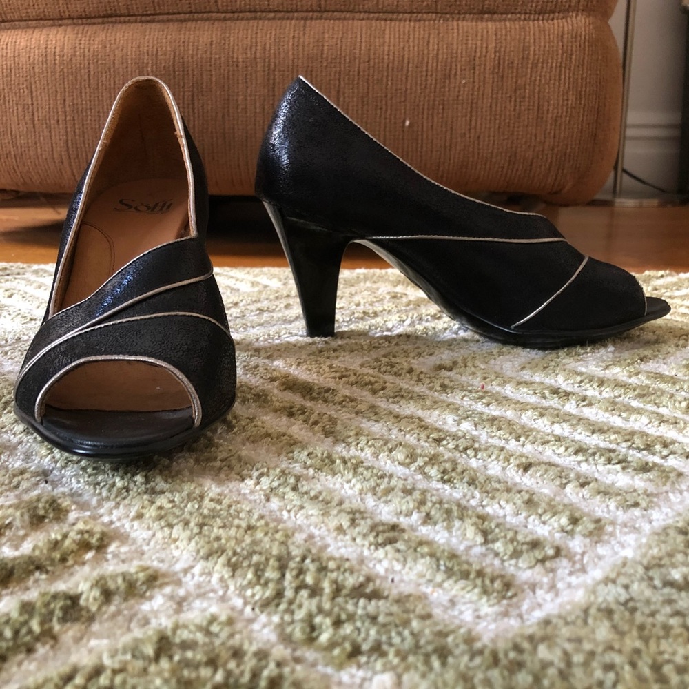 Sofft 7M Leather Black & Metallic peep-toe pumps